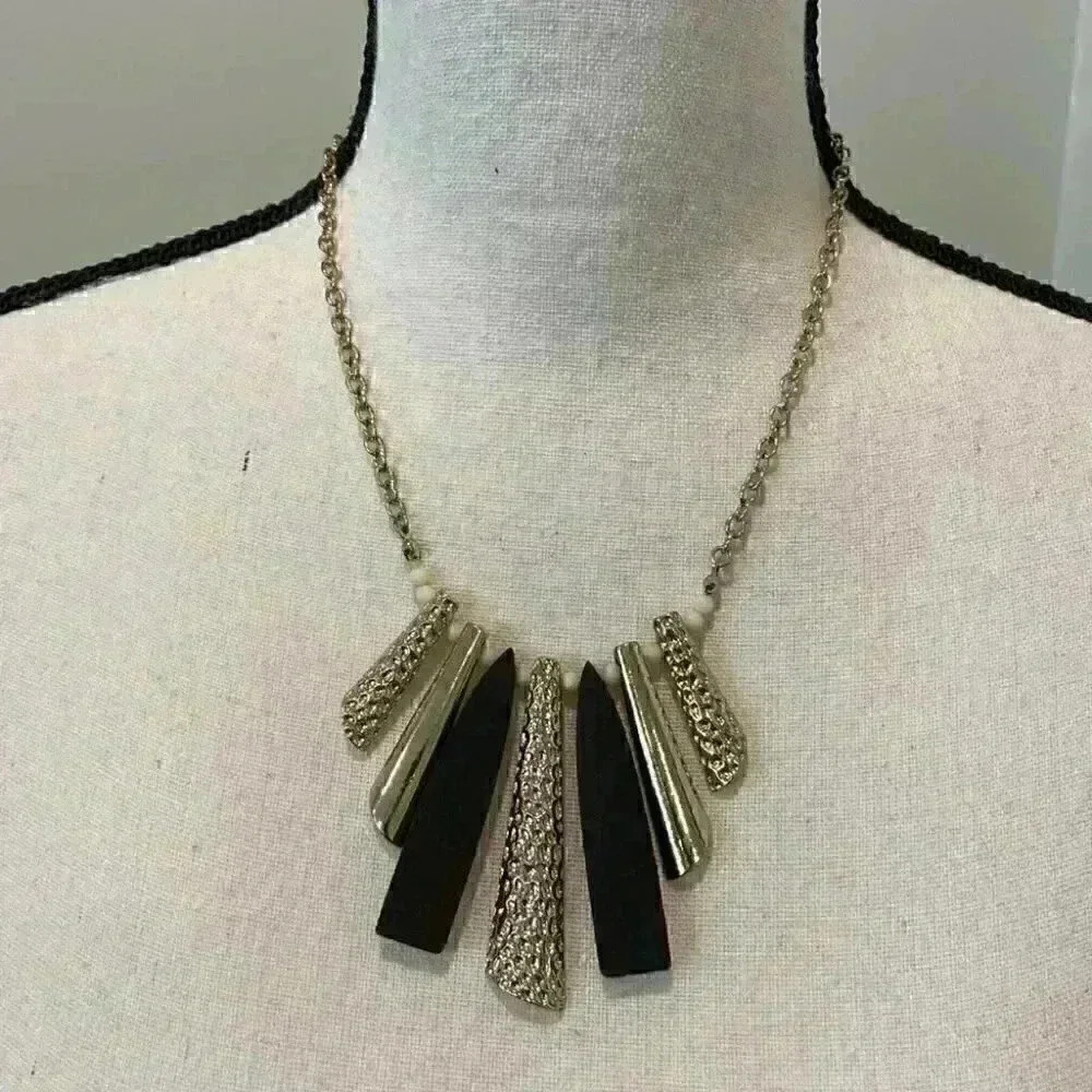 Cato necklace